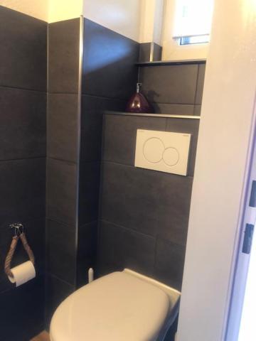 Sehr Schoene Ufernahe Ebenerdige Ferienwohnung Pura Vida Auf Der Halbinsel Scheid Scheid  Exterior foto